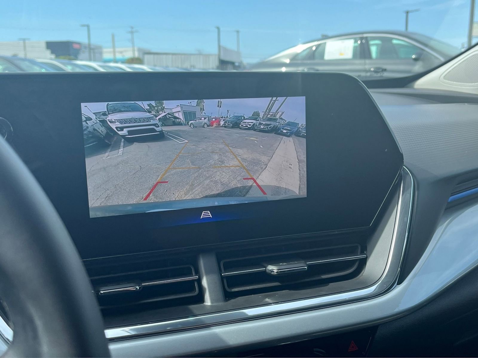 Used 2025 Chevrolet Trax LT w/ LT Convenience Package image 24