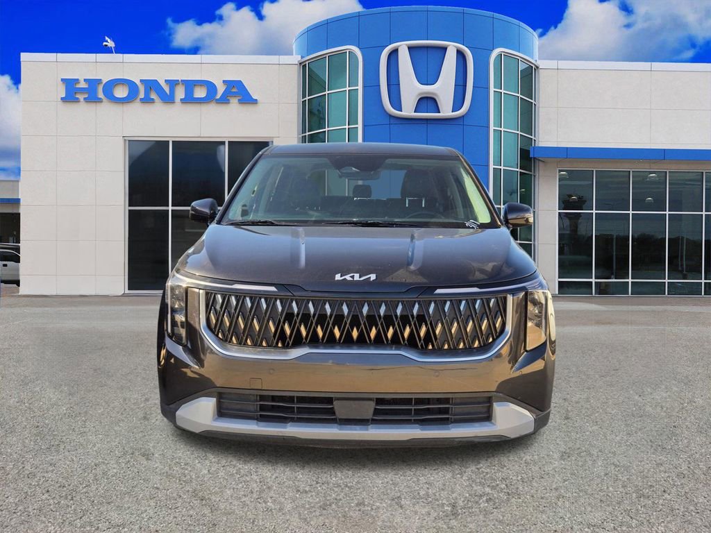 Used 2025 Kia Carnival image 4