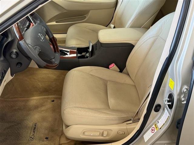 Used 2011 Lexus ES 350 w/ Luxury Pkg & Navigation FWD image 6