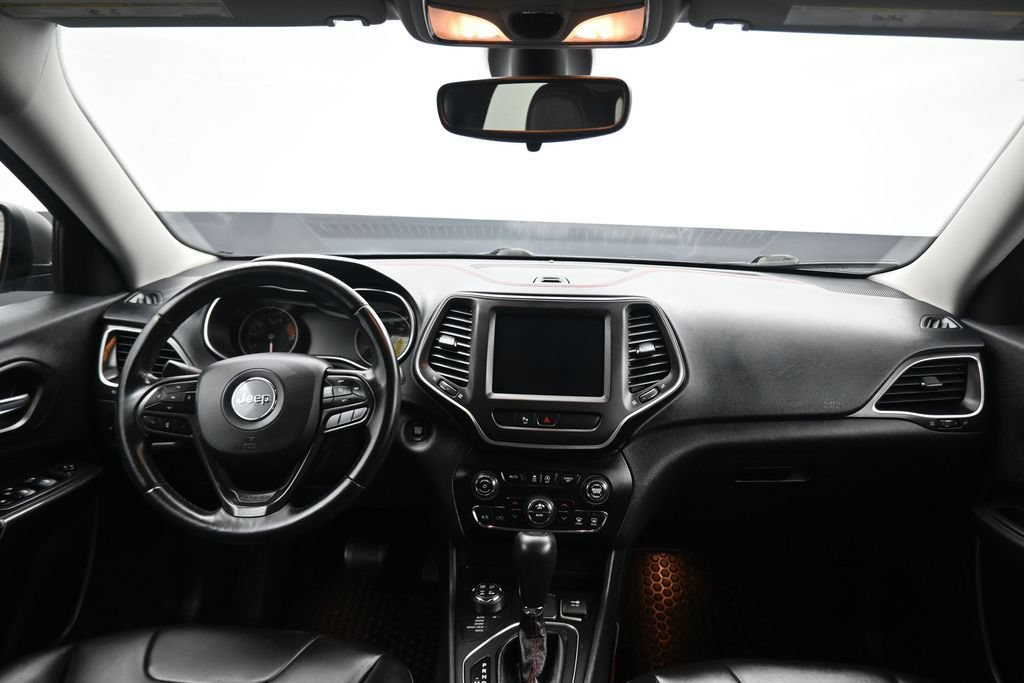 Used 2019 Jeep Cherokee Trailhawk AWD/4WD image 38