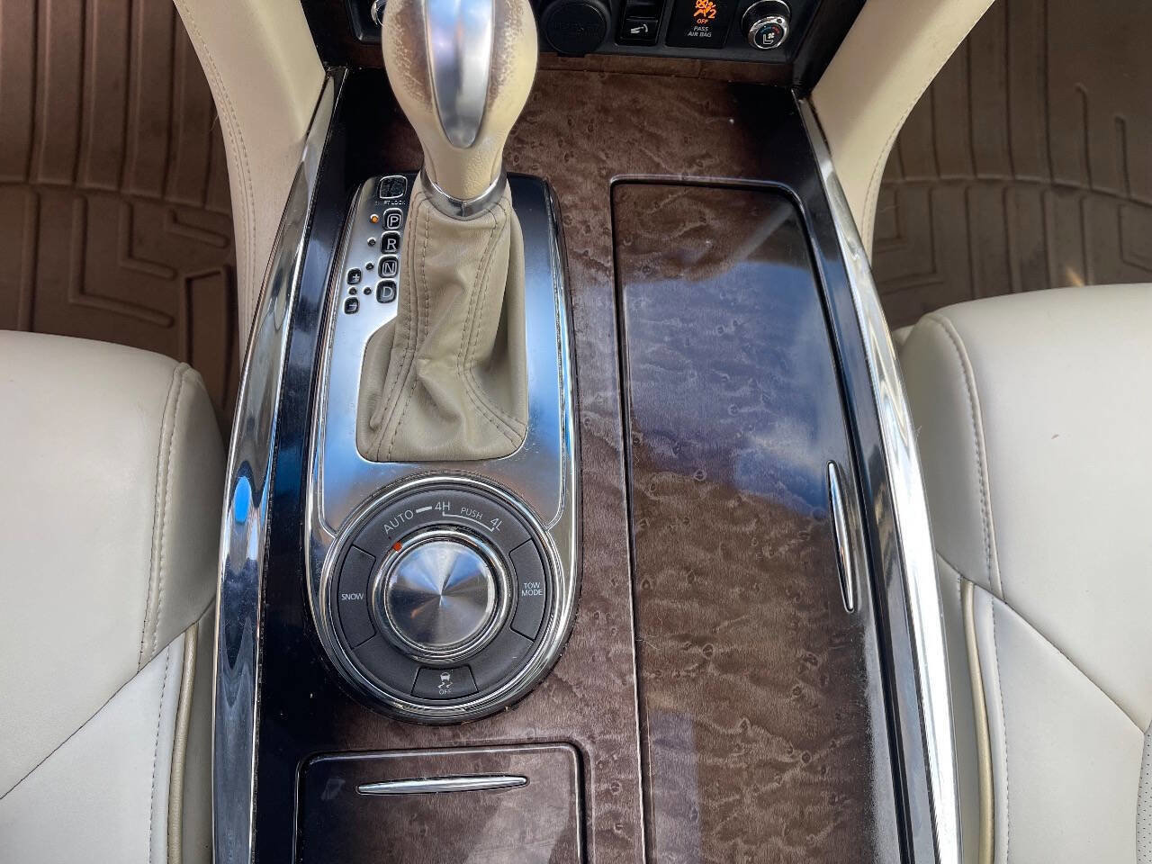 Used 2011 INFINITI QX56 Base 4x4 4dr SUV w/ Deluxe Touring Pkg image 15