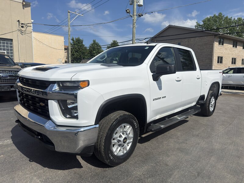 Used 2022 Chevrolet Silverado 2500 LT AWD/4WD image 3