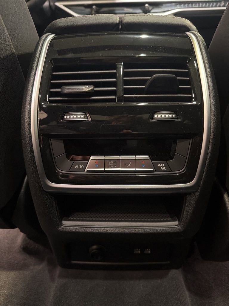 New 2026 BMW X7 xDrive40i w/ M Sport Package image 16