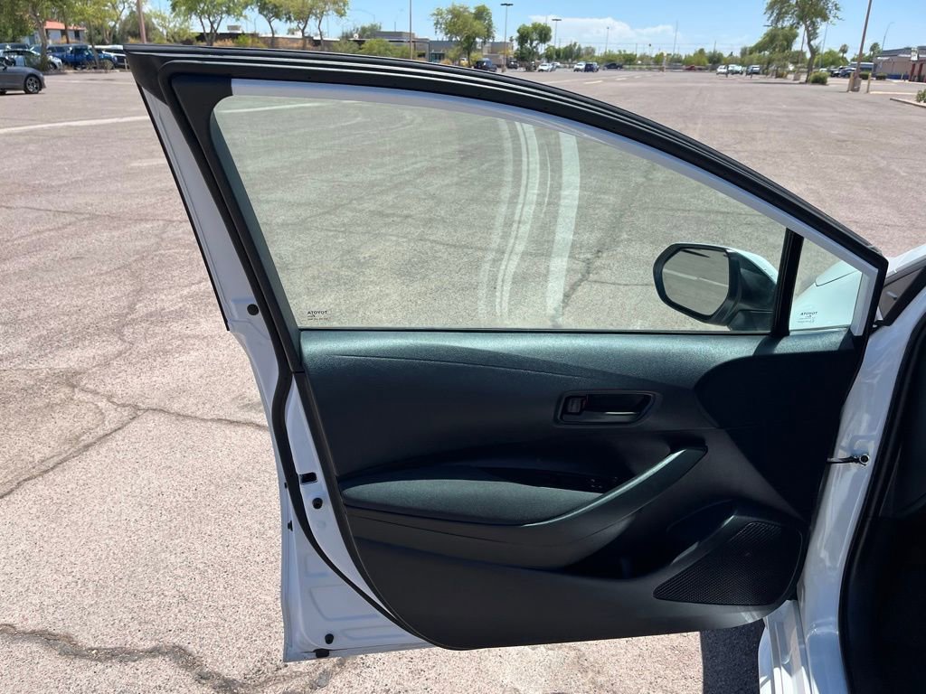 Used 2025 Toyota Corolla LE image 19
