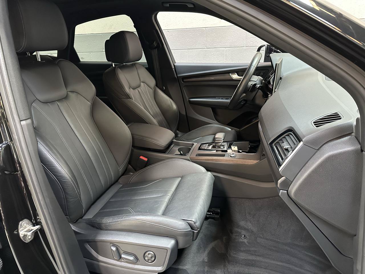 Used 2023 Audi Q5 2.0T Premium w/ Convenience Package AWD/4WD image 9