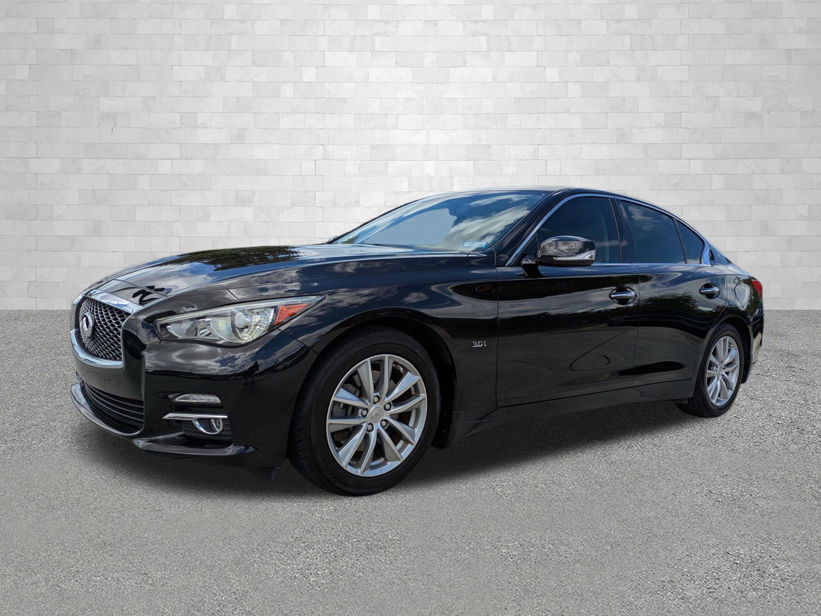 Used 2017 INFINITI Q50 3.0t Premium w/ 3.0T Premium Plus Package image 5