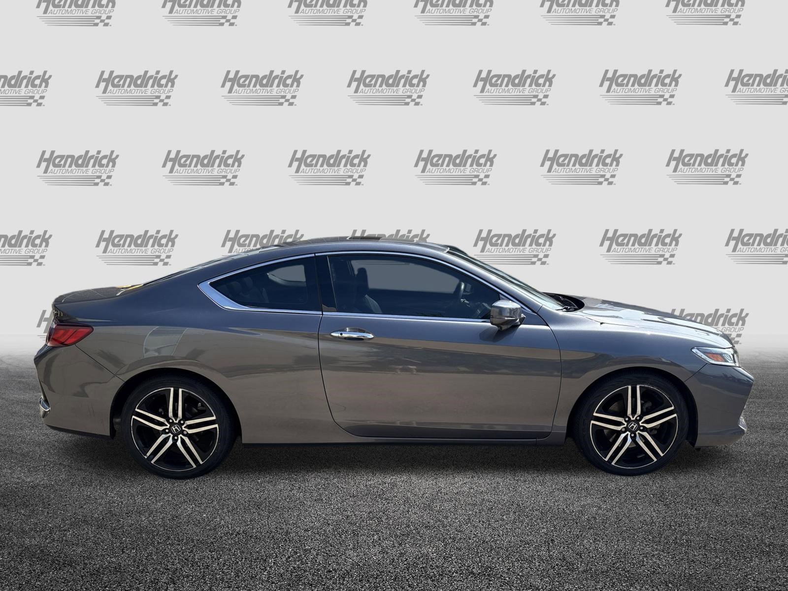 Used 2017 Honda Accord Touring image 11