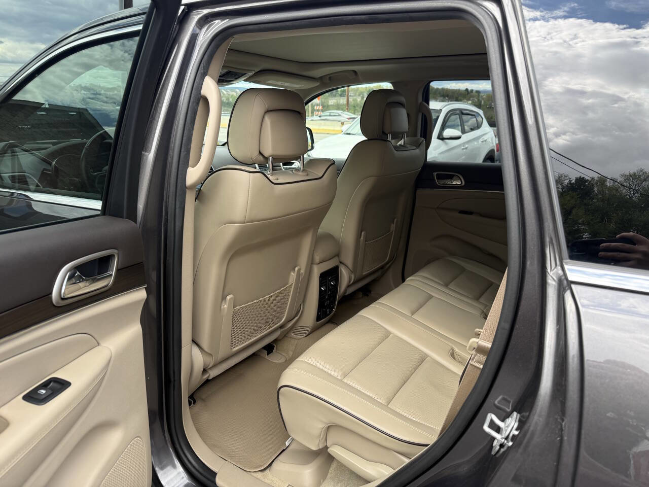 Used 2016 Jeep Grand Cherokee Overland image 14