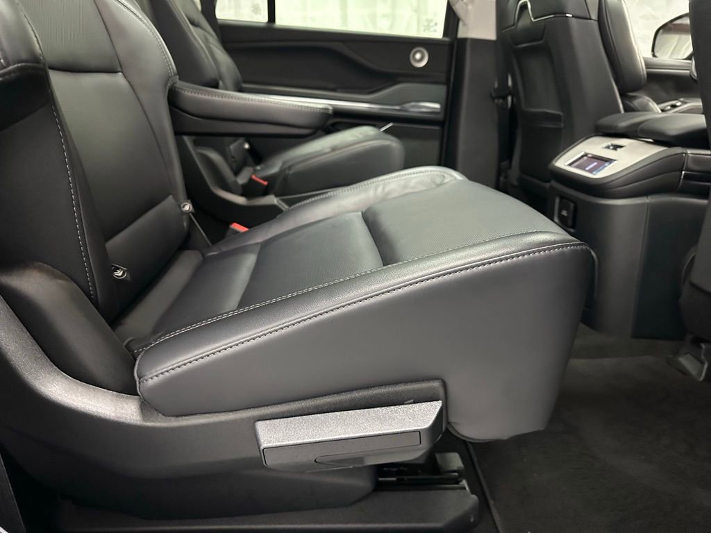 Used 2025 Lincoln Navigator Reserve image 57
