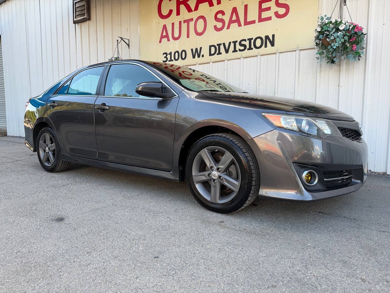 Used 2013 Toyota Camry SE FWD image 2