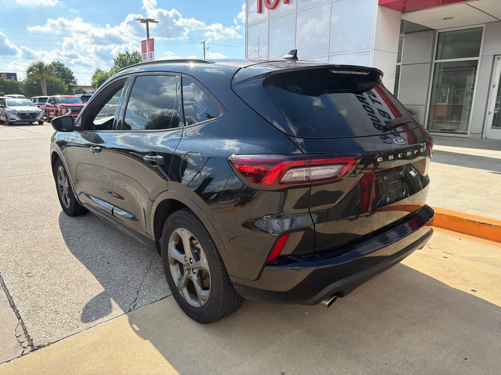 Used 2024 Ford Escape ST-Line FWD image 9