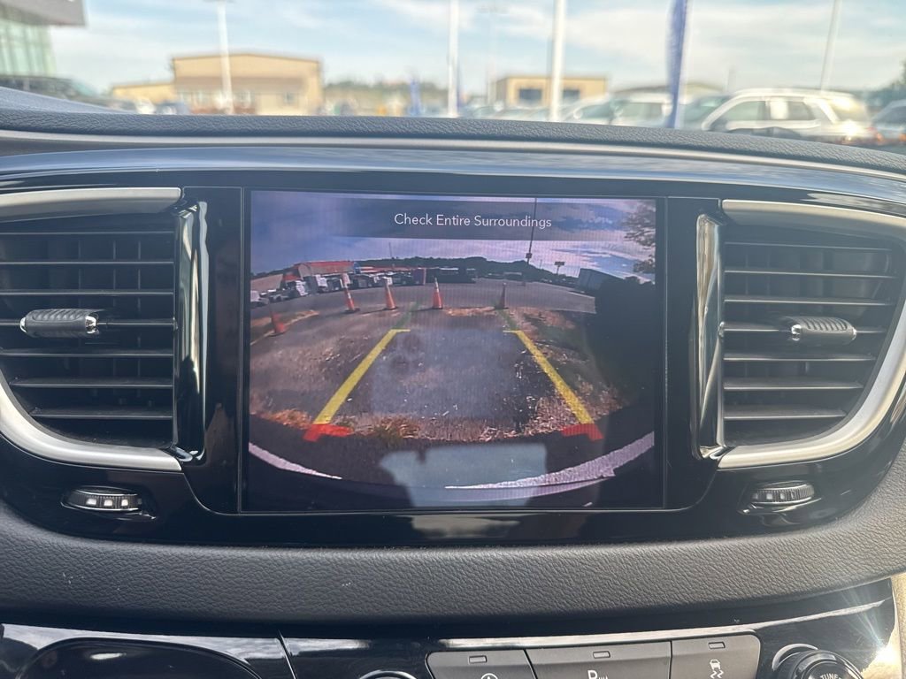 Used 2020 Chrysler Pacifica Touring-L Plus image 32