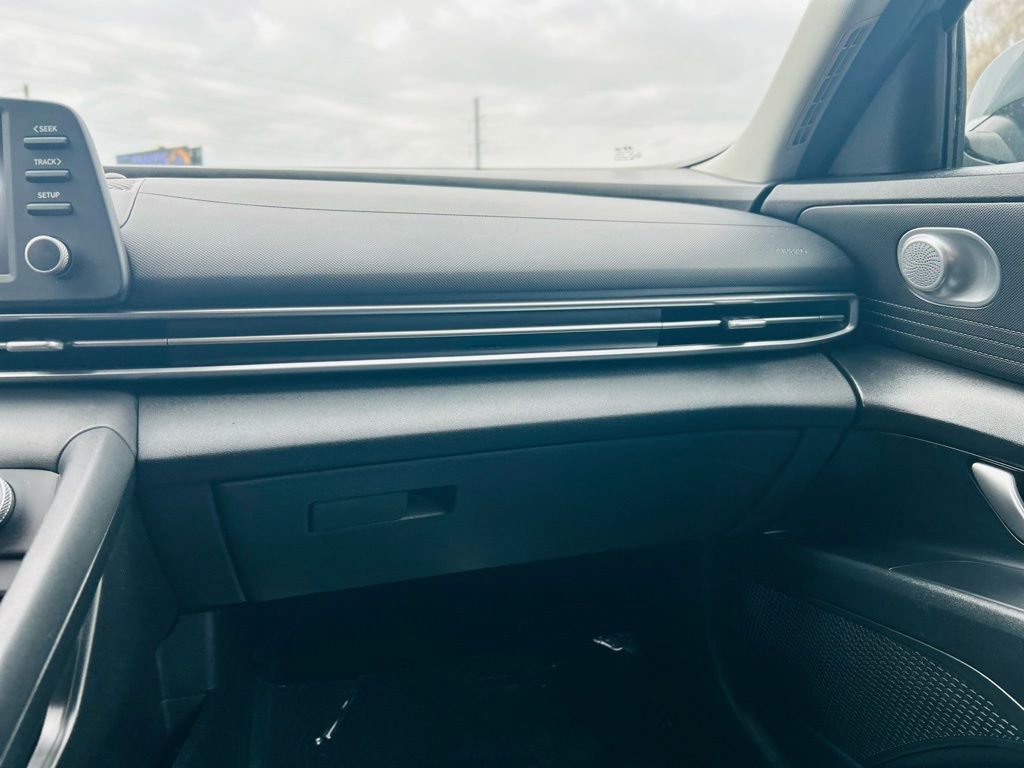 Used 2021 Hyundai Elantra SE image 34