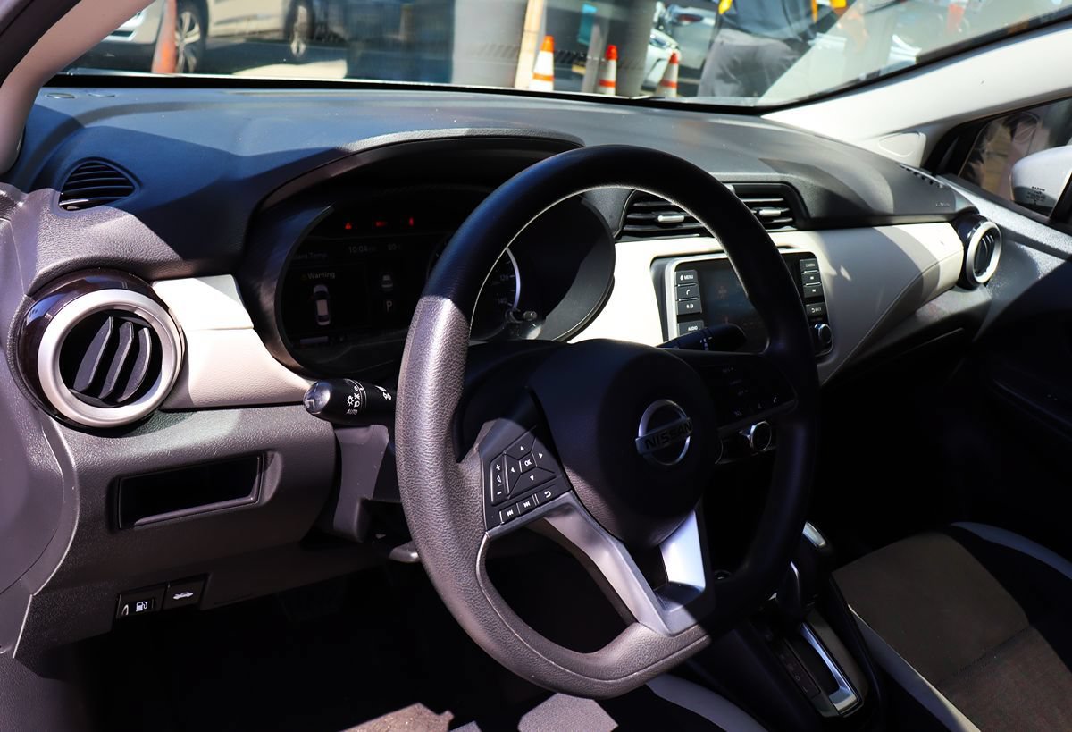 Used 2021 Nissan Versa SV FWD image 37