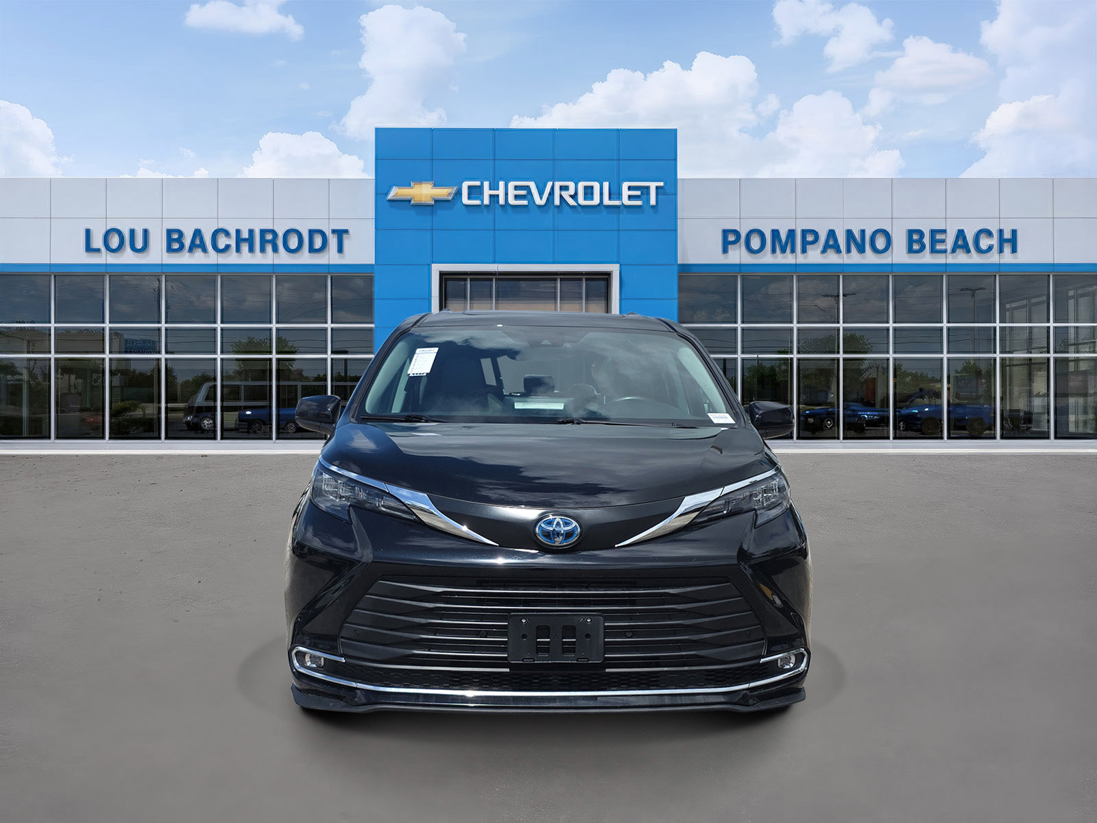 Used 2024 Toyota Sienna XLE FWD image 2