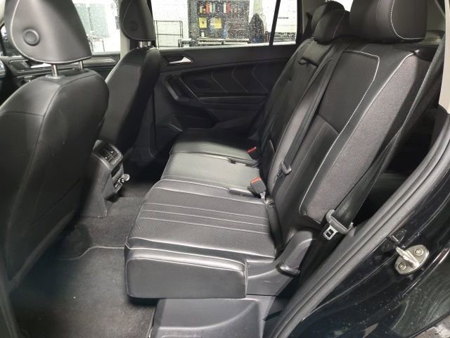 Used 2023 Volkswagen Tiguan SE w/ Panoramic Sunroof Package image 13