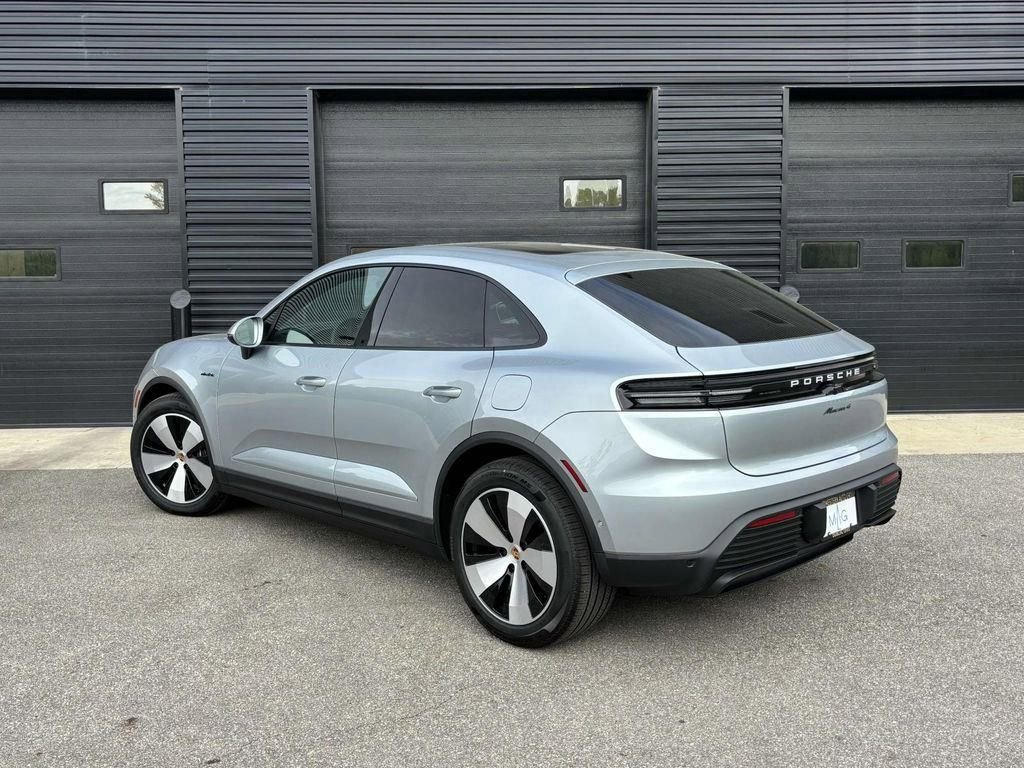 Used 2025 Porsche Macan 4 Electric image 8