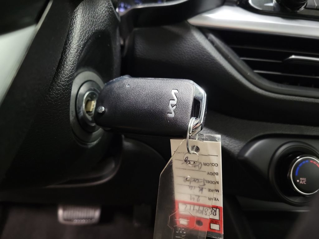 Used 2024 Kia Forte LXS w/ LXS Technology Package FWD image 20