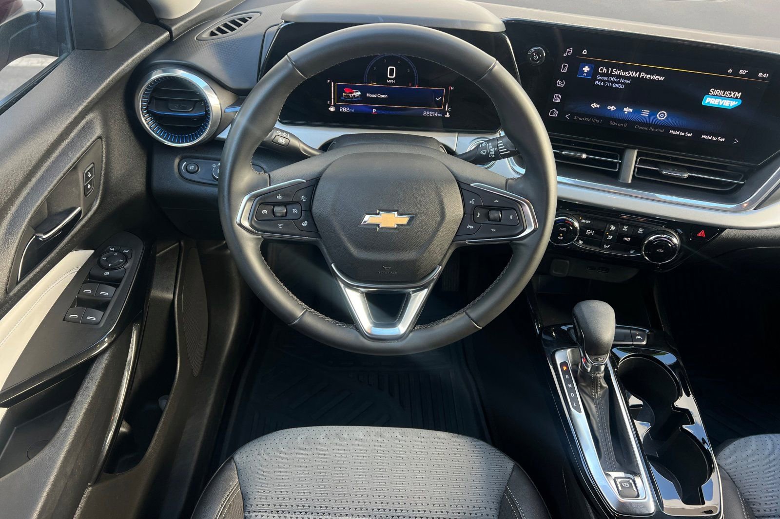 Used 2024 Chevrolet Trax LT w/ LT Convenience Package image 17
