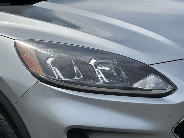 Used 2022 Ford Escape SE w/ Cold Weather Package FWD image 8