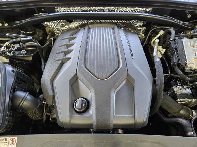 Used 2023 Porsche Macan Turbo AWD/4WD image 23