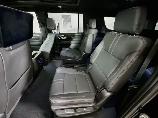 Used 2023 Chevrolet Suburban RST w/ Luxury Package AWD/4WD image 26