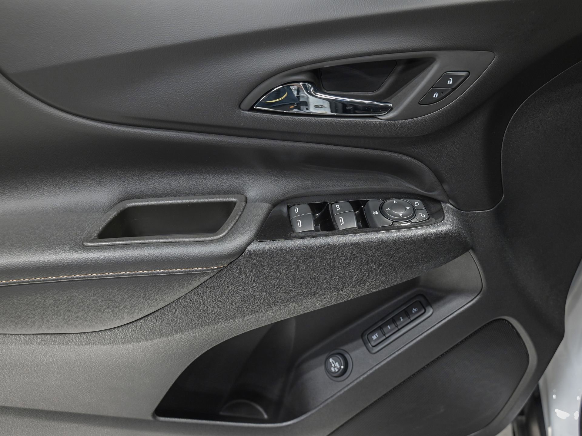 Used 2023 Chevrolet Equinox Premier FWD image 13