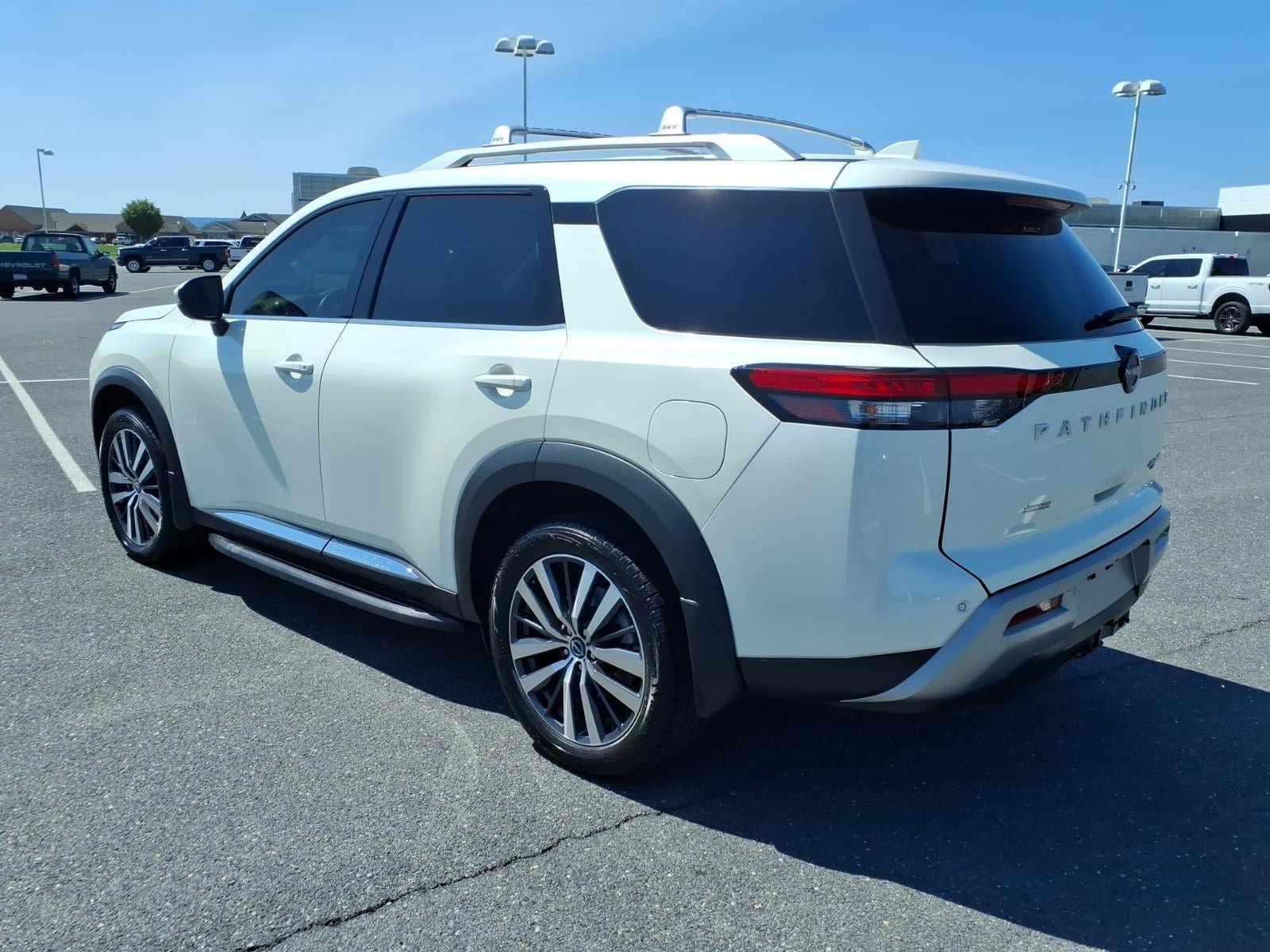 Used 2022 Nissan Pathfinder Platinum w/ Cargo Package AWD/4WD image 6