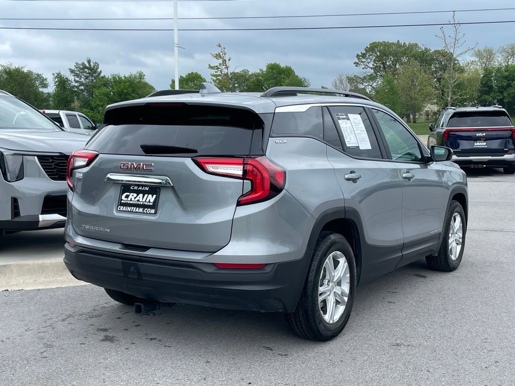 Used 2024 GMC Terrain SLE w/ Driver Convenience Package FWD image 7