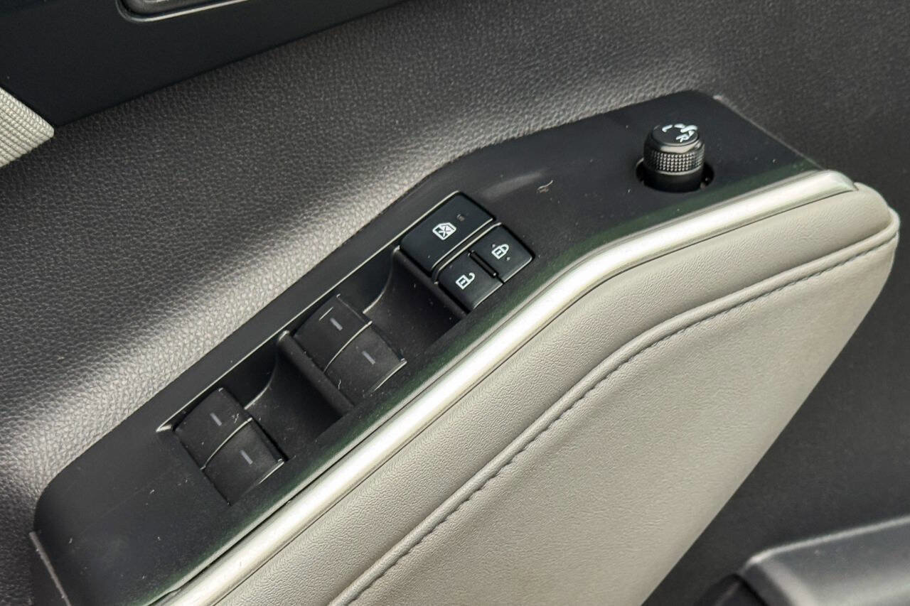 Used 2020 Toyota Highlander LE image 27