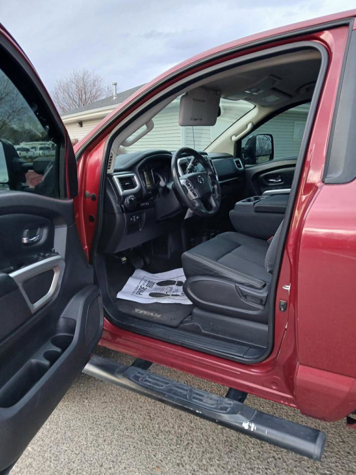 Used 2017 Nissan Titan SV AWD/4WD image 13