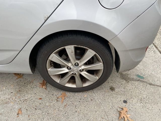 Used 2013 Hyundai Accent SE image 17