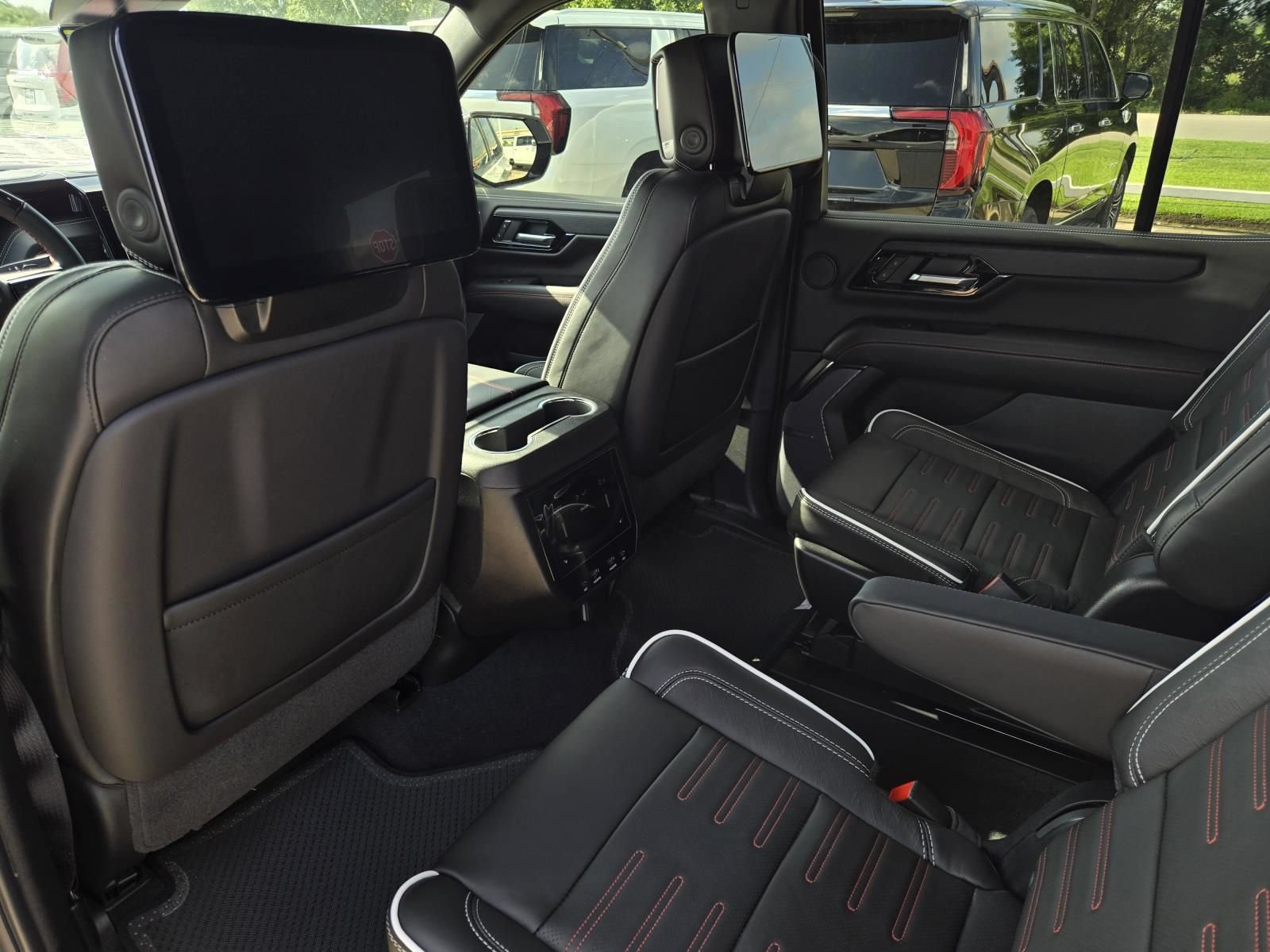 New 2026 GMC Yukon AT4 Ultimate AWD/4WD image 7