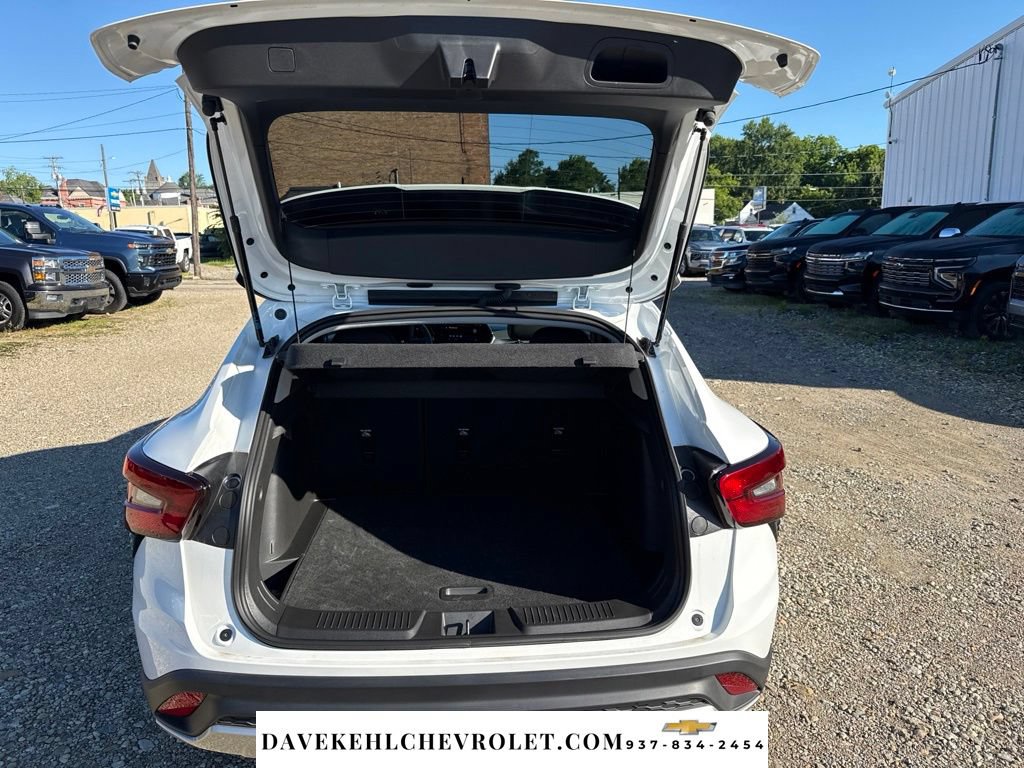 Used 2025 Chevrolet Trax LT FWD image 25