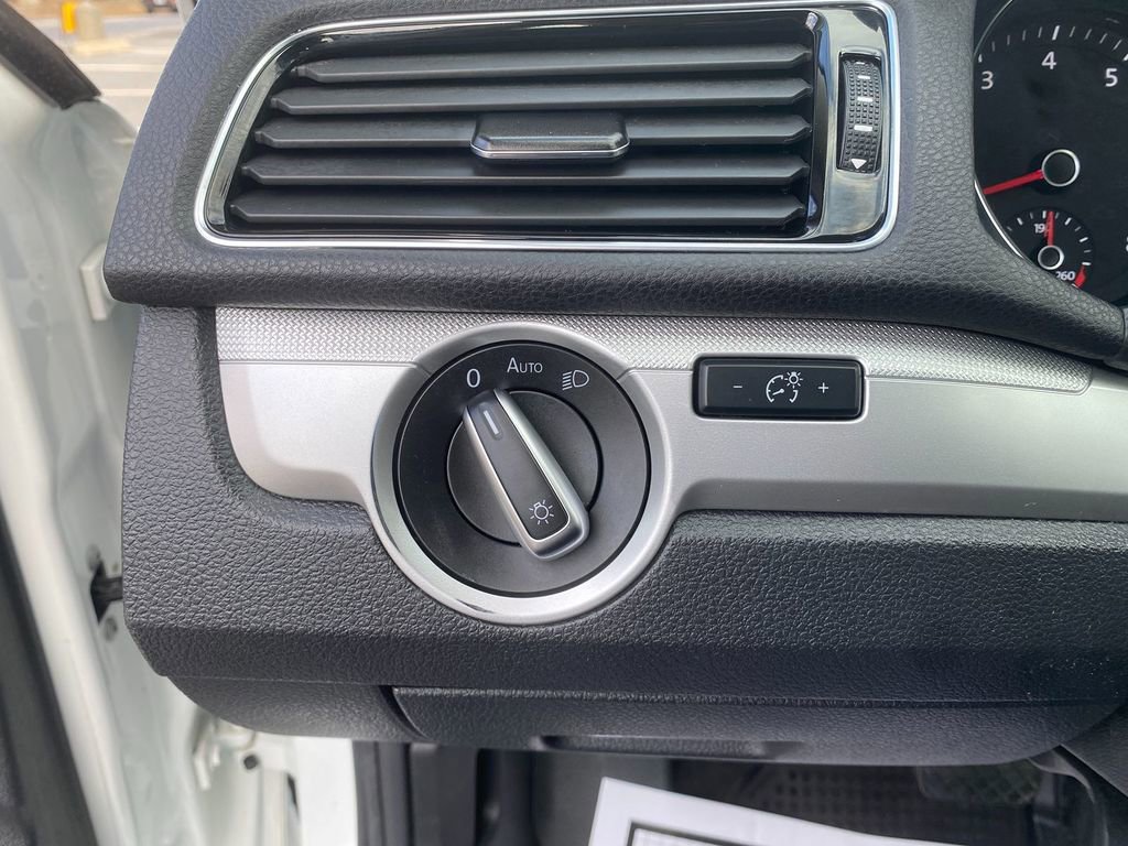 Used 2018 Volkswagen Passat 2.0T S image 14