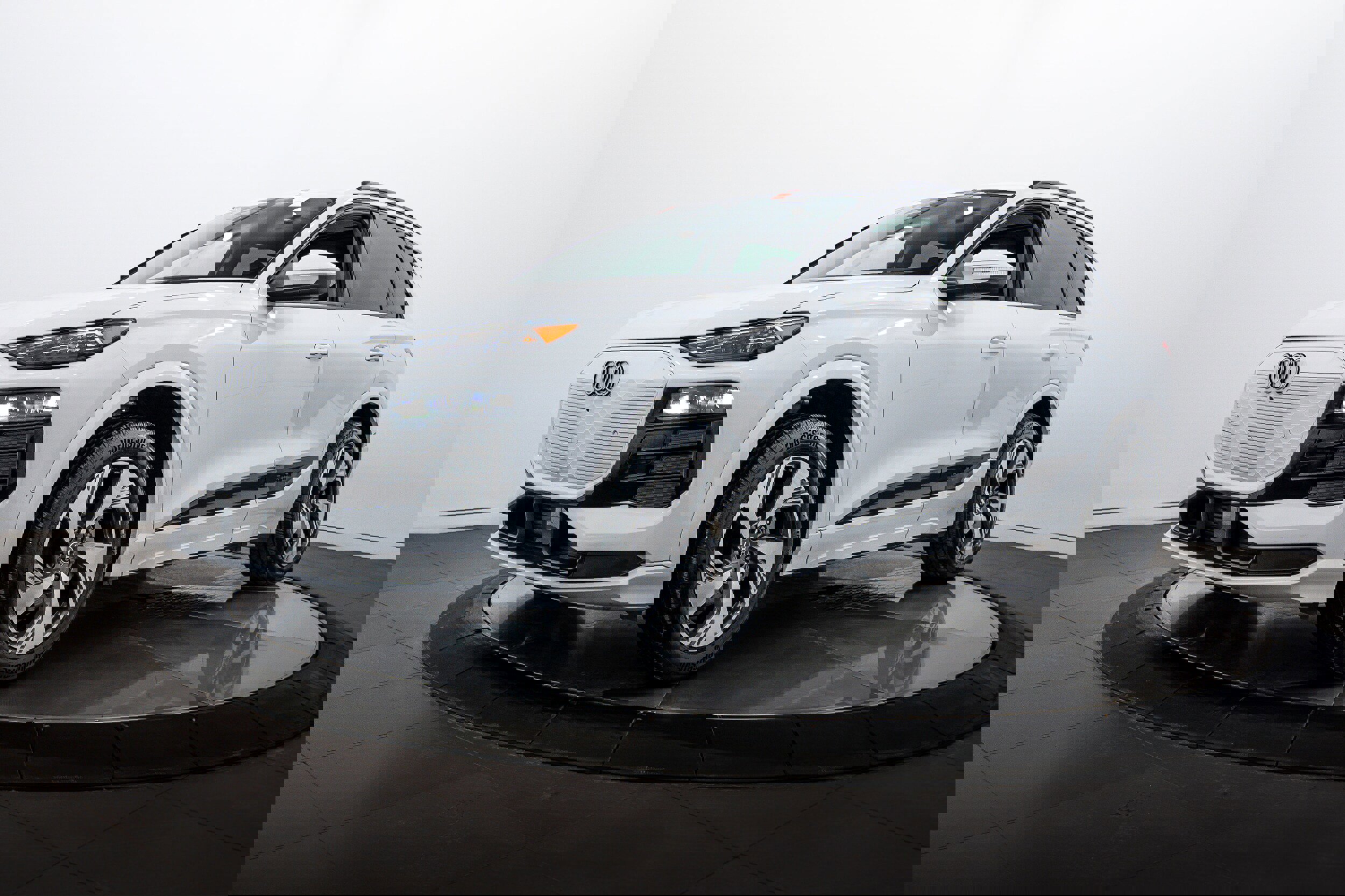 Certified 2025 Audi Q6 e-tron Premium Plus image 6