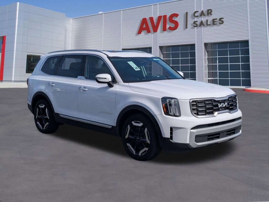 Used 2025 Kia Telluride S image 3