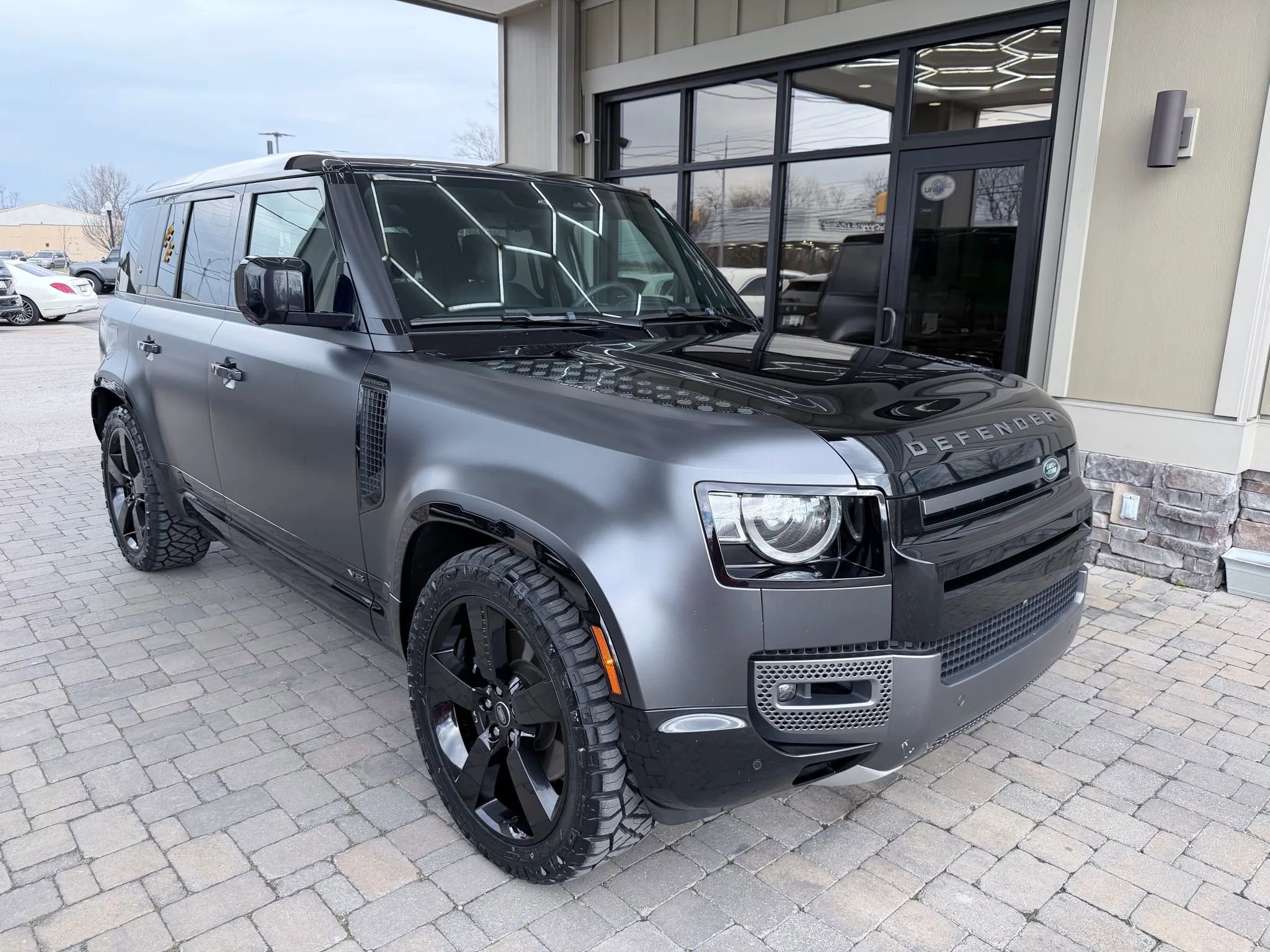 Used 2023 Land Rover Defender 110 V8 image 8