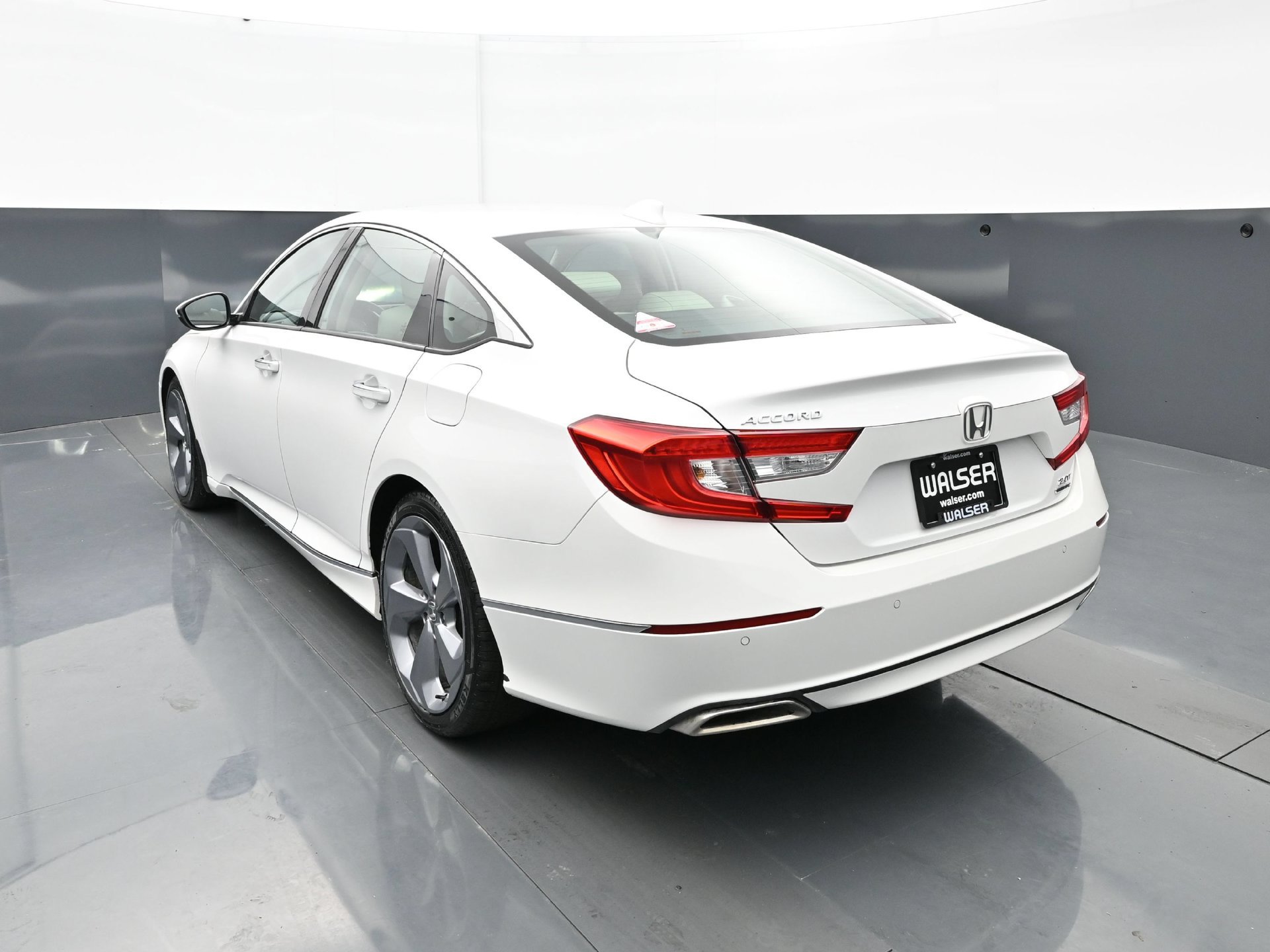 Used 2019 Honda Accord Touring image 5