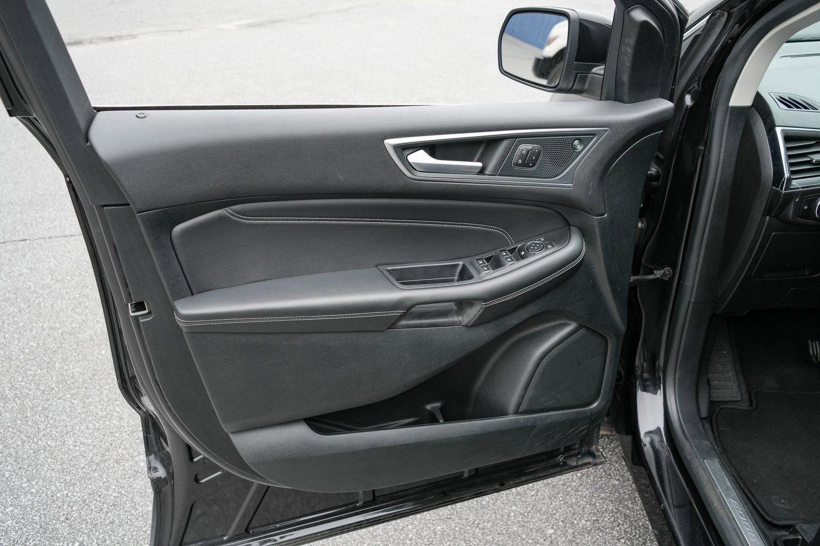 Used 2024 Ford Edge Titanium image 15