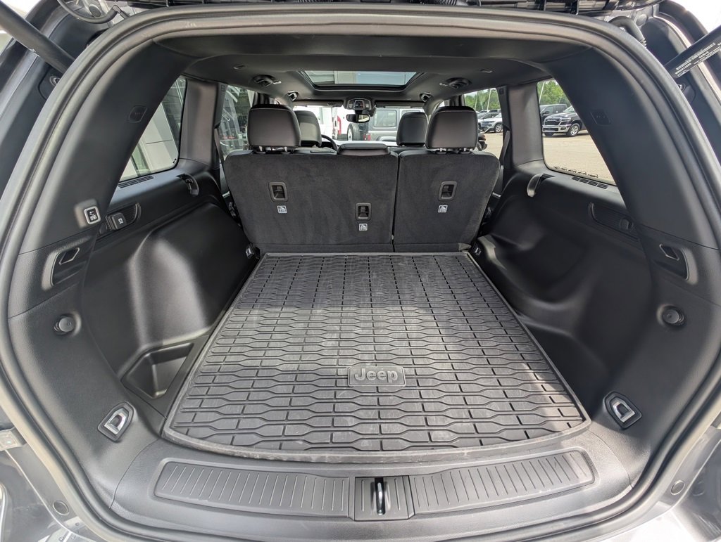 Used 2024 Jeep Grand Cherokee Limited image 11