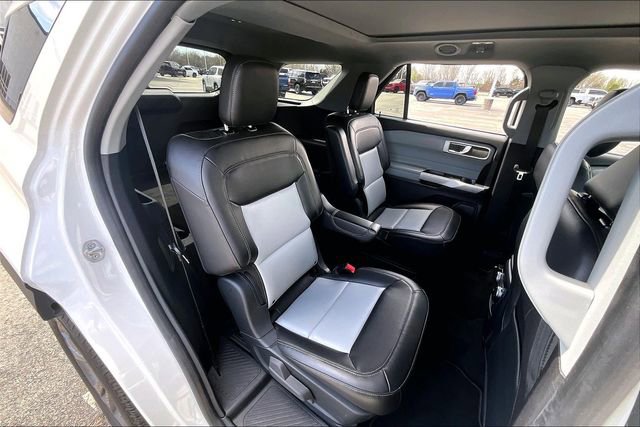 Used 2022 Ford Explorer XLT w/ Equipment Group 202A image 25