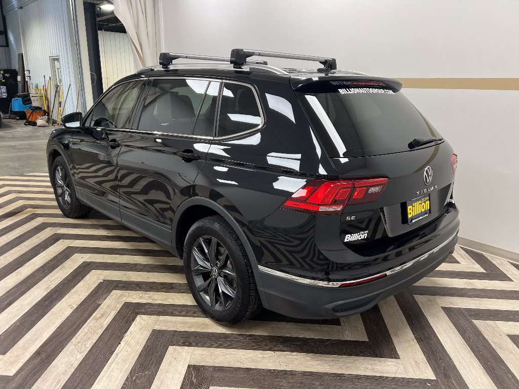 Used 2022 Volkswagen Tiguan SE w/ Panoramic Sunroof Package image 22