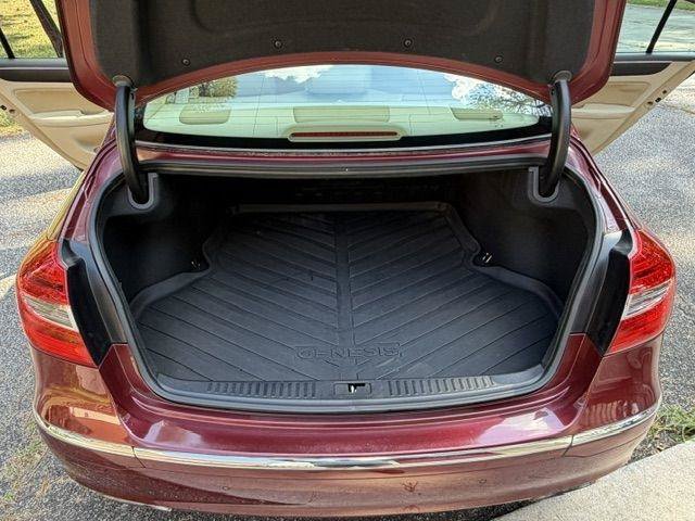 Used 2013 Hyundai Genesis 3.8 w/ Premium Pkg RWD image 26