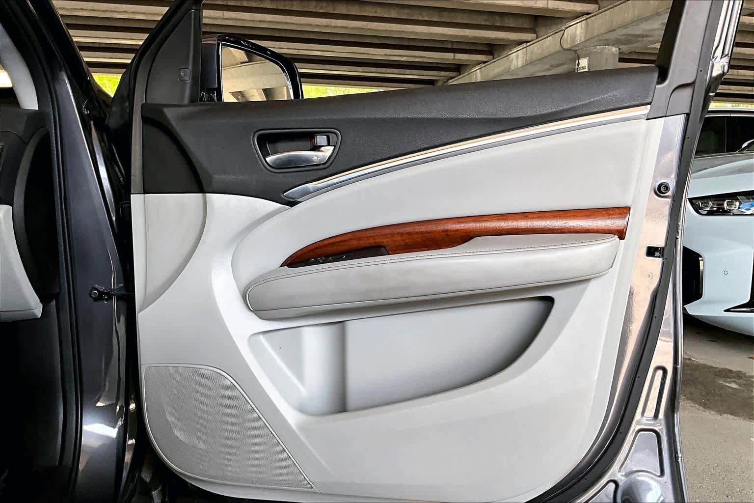 Used 2017 Acura MDX SH-AWD image 22