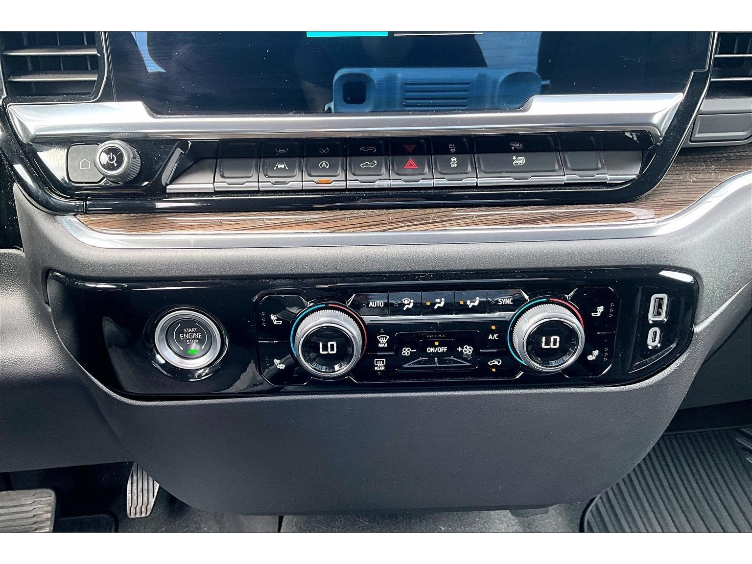 Used 2024 Chevrolet Silverado 1500 LT AWD/4WD image 25