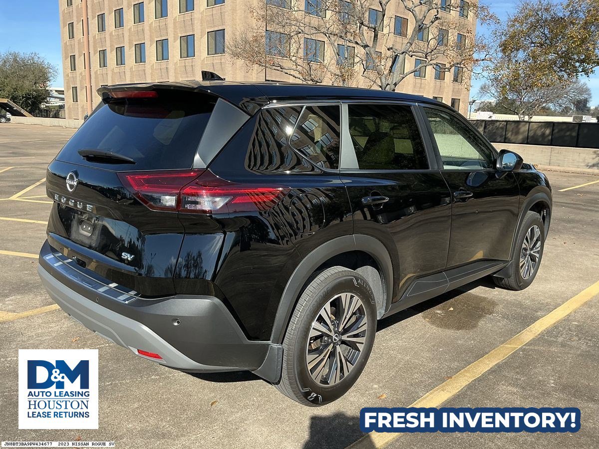 Used 2023 Nissan Rogue SV image 5