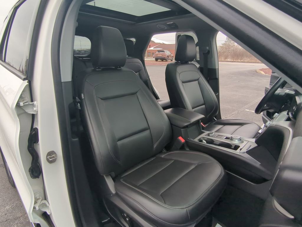 Used 2023 Ford Explorer XLT w/ Equipment Group 202A image 33