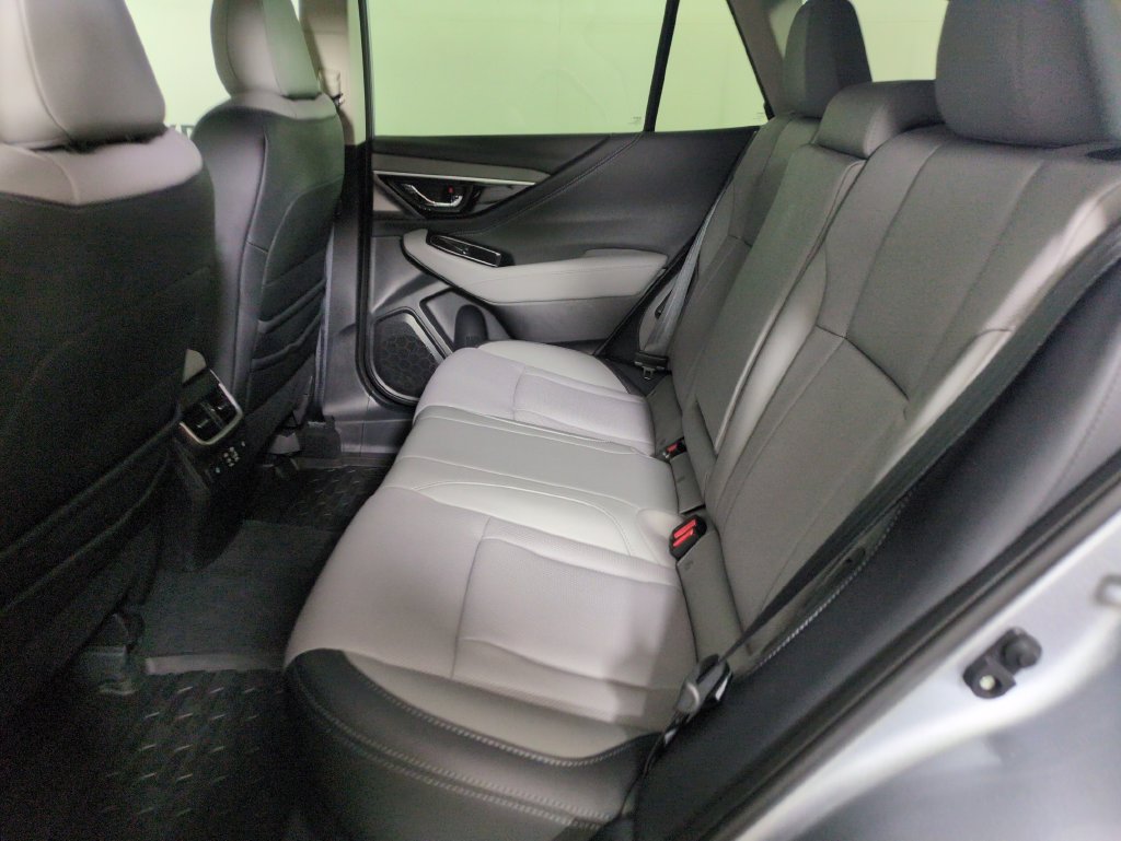 Used 2025 Subaru Outback Limited AWD/4WD image 31
