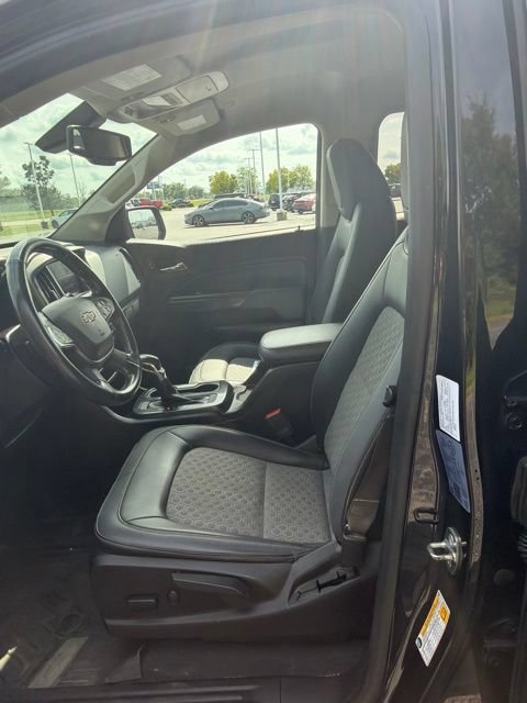Used 2022 Chevrolet Colorado Z71 w/ Z71 Midnight Edition AWD/4WD image 17